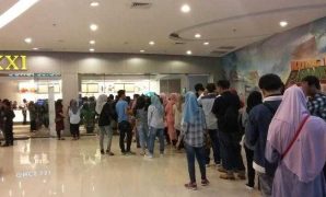 7 Tips Menghindari Antrean Panjang Saat ke Bioskop 7 Tips Menghindari Antrean Panjang Saat ke Bioskop